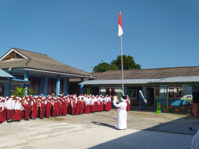 Upacara mempertingati HUT RI ke 77 tahun